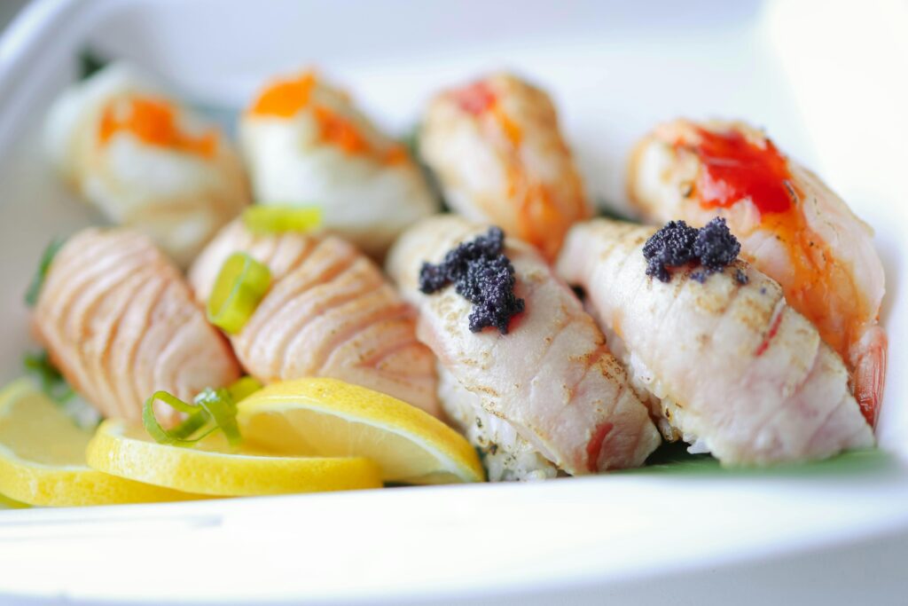 דג סלמון בתנור עם ציפוי פיסטוק ודבש