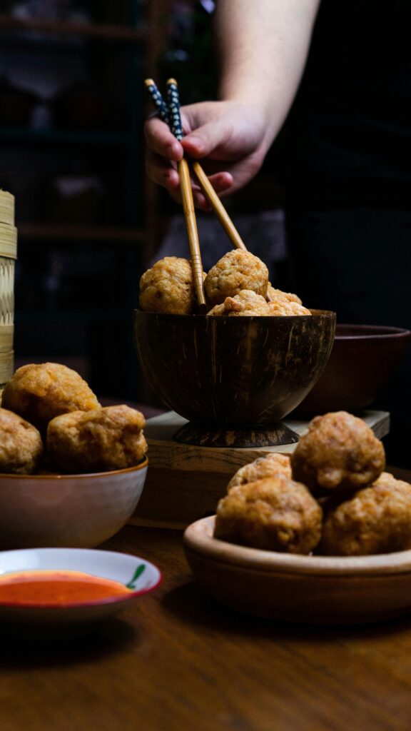 קציצות בקר ברוטב עגבניות ופול ירוק