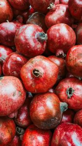 עוף במרינדת סילאן ודבש עם גרגרי רימון