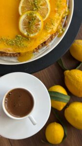 דג סלמון עם ציפוי פיסטוק ולימון