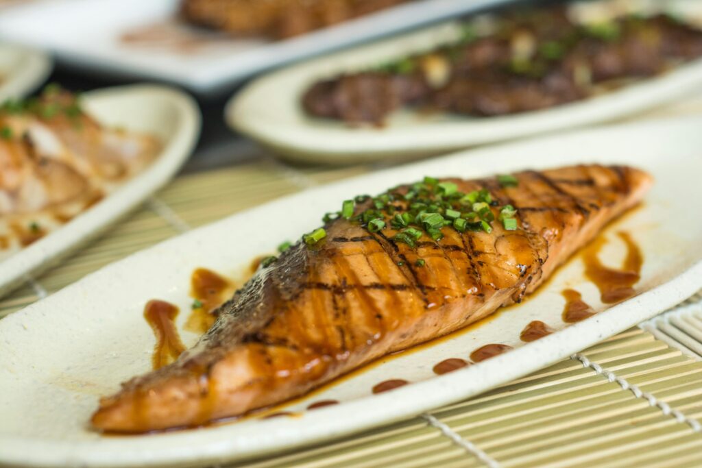 דג סלמון בתנור עם רוטב דבש וסויה