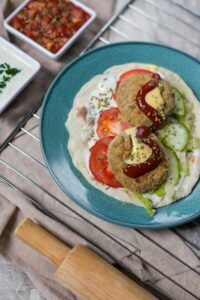 קציצות דג ברוטב עגבניות וטחינה