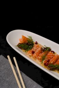 דג סלמון עם רוטב רימונים ותפוזים