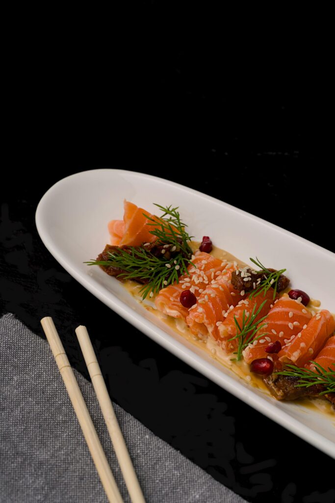 דג סלמון עם רוטב רימונים ותפוזים