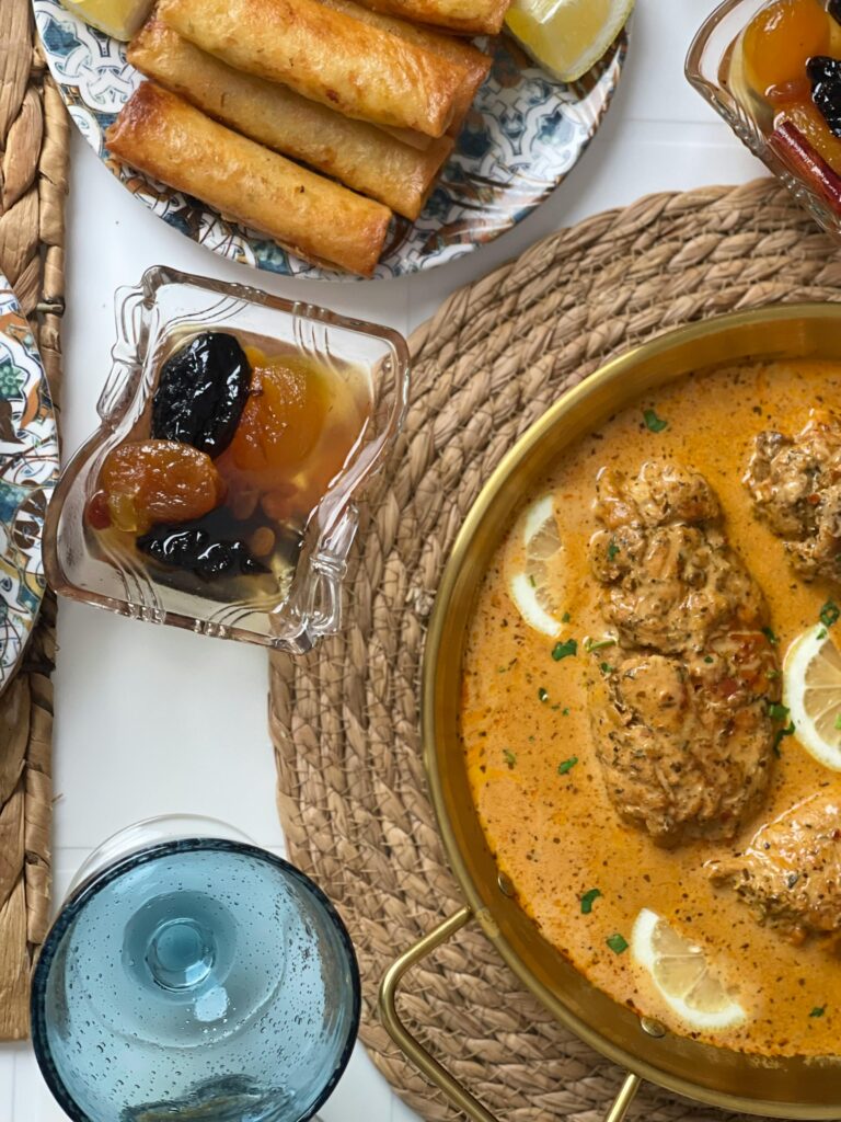 עוף בסגנון מרוקאי עם לימונים ושקדים