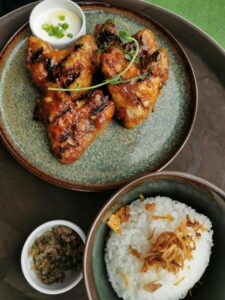 עוף בגריל עם ריבת בצל ודבש