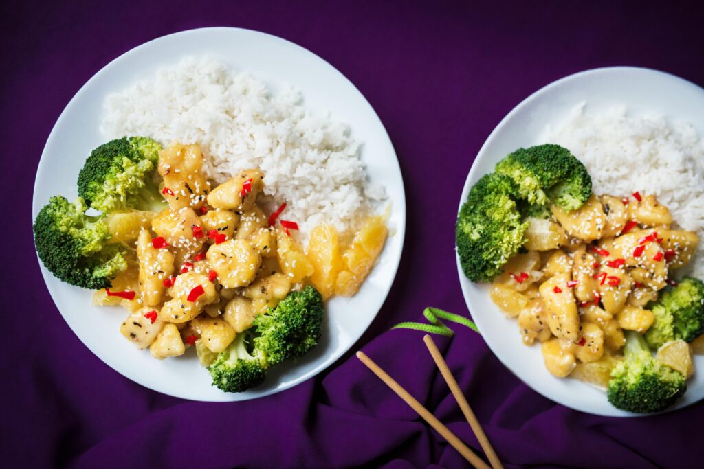 עוף בסגנון אסייתי עם תפוזים ושום