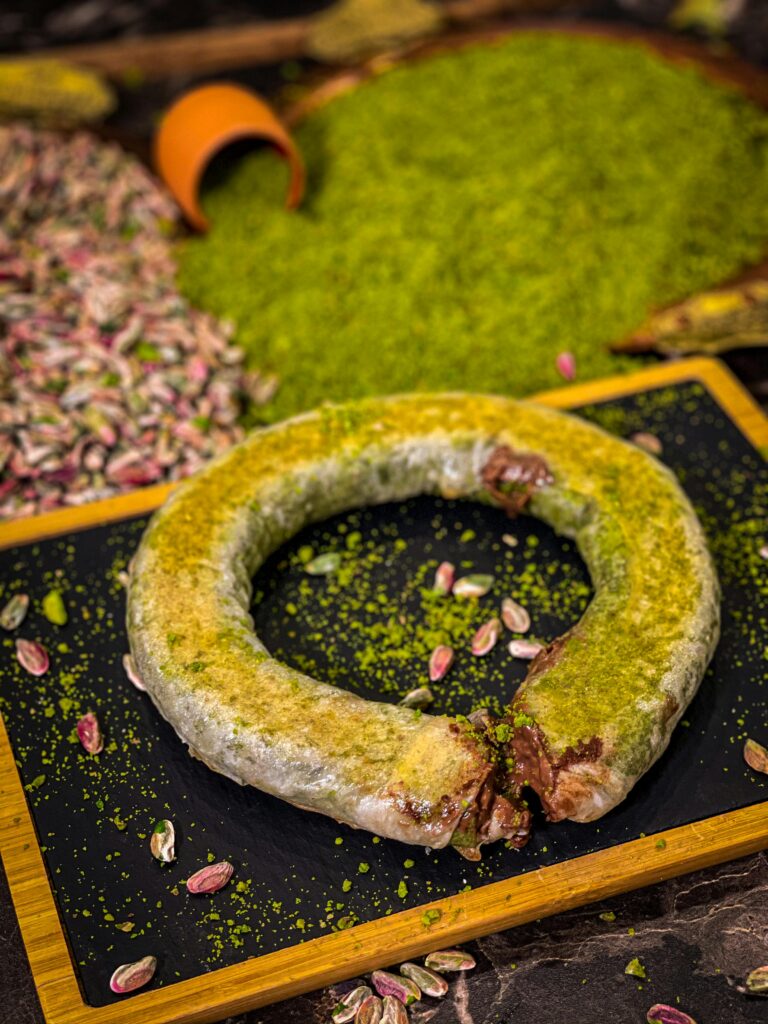 עוף בציפוי פיסטוקים ותבלינים בתנור