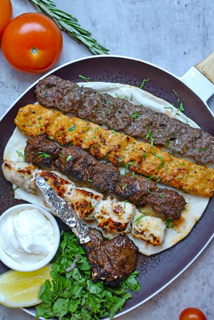 קבב בקר ועוף עם עשבי תיבול טריים
